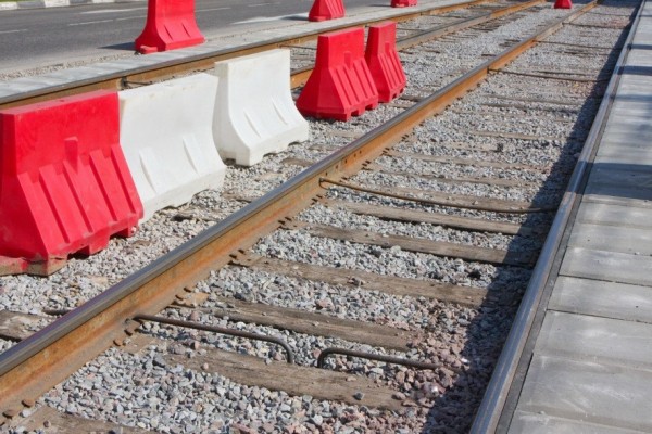 Строители перекрыли движение транспорта на Уралмаше