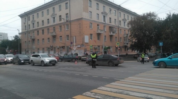 В массовом ДТП на Малышева пострадали семь человек: всё, что известно об аварии