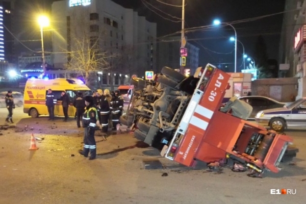 В массовом ДТП на Малышева пострадали семь человек: всё, что известно об аварии
