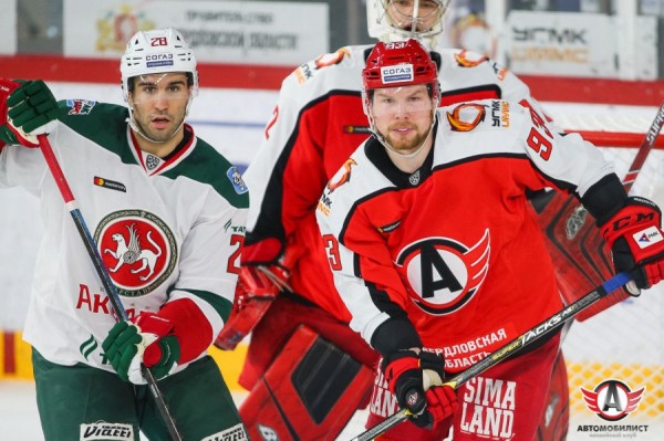 Хоккей: «Автомобилист» уступил лидеру турнирной таблицы