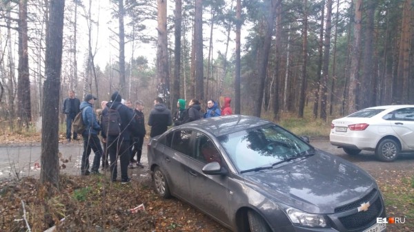 «Стеной проходим территорию, ворошим тряпки»: волонтеры ищут пропавшую Ксению Каторгину