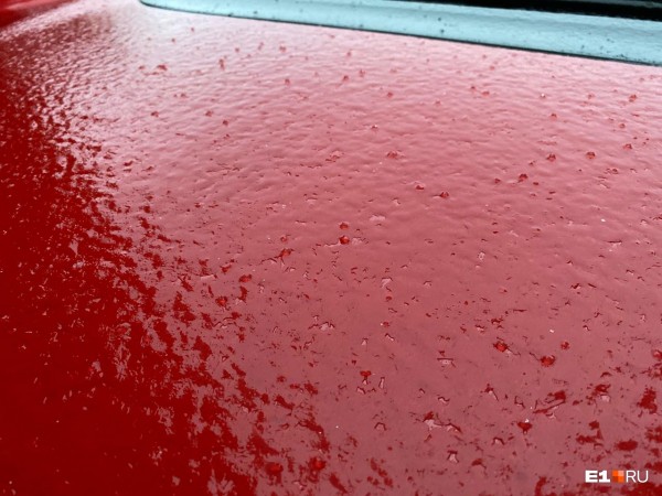 Ледяной апокалипсис: из-за гололеда в Екатеринбурге случились десятки ДТП и не могут сесть самолеты