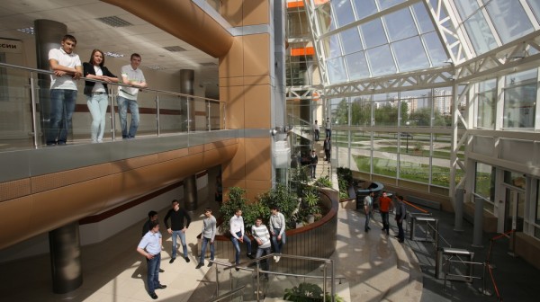 Город-завод. Чем живут и зачем приезжают в Верхнюю Пышму люди разных возрастов Город-завод. Чем живут и зачем приезжают в Верхнюю Пышму люди разных возрастов