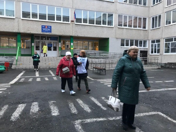 Как екатеринбуржцы решают, где строить храм. ОНЛАЙН-ТРАНСЛЯЦИЯ. ВИДЕО