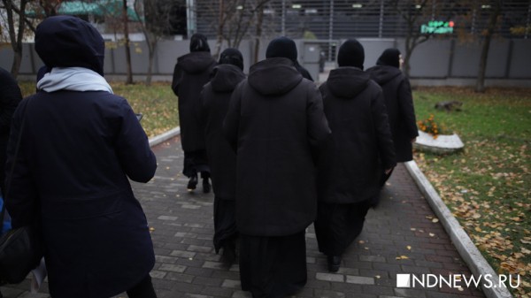 В Екатеринбурге проходит общегородской опрос по выбору площадки под храм Екатерины (онлайн-трансляция)