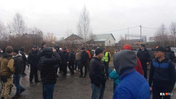 «Стеной проходим территорию, ворошим тряпки»: волонтеры ищут пропавшую Ксению Каторгину