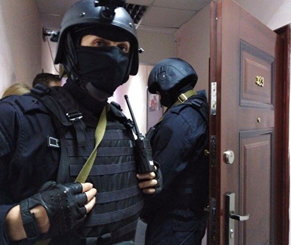 Силовики начали обыски в офисе ФБК в Москве: ломают дверь, заклеили камеры наблюдения Силовики начали обыски в офисе ФБК в Москве: ломают дверь, заклеили камеры наблюдения