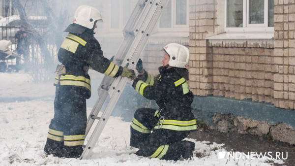 Положение Жанны Д`Арк и эксперимент с сосисками: школьников учат пожарной безопасности после «Зимней вишни» (ФОТО)