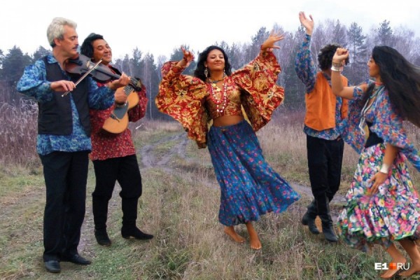 «Стеной проходим территорию, ворошим тряпки»: волонтеры ищут пропавшую Ксению Каторгину