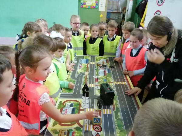 Екатеринбургские школьники победили во всероссийской олимпиаде на знание ПДД Екатеринбургские школьники победили во всероссийской олимпиаде на знание ПДД