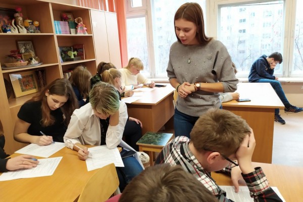 Волонтёры помогли школьникам развить экологическое мышление Волонтёры помогли школьникам развить экологическое мышление