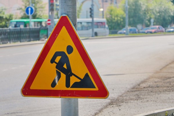 Строители закрывают движение по улицам Мраморской и Дальневосточной