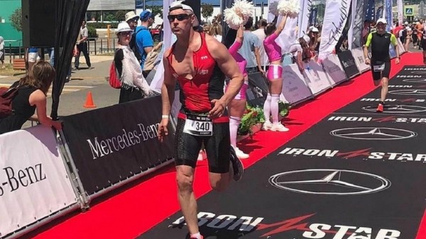 Евгений Ройзман финишировал в гонке IRONSTAR в Сочи. Он проплыл, проехал на велосипеде и пробежал 226 км Евгений Ройзман финишировал в гонке IRONSTAR в Сочи. Он проплыл, проехал на велосипеде и пробежал 226 км