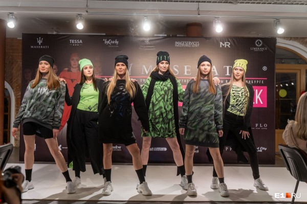 С закрытыми ртами и глазами, но в купальниках: самые яркие образы «Недели моды» в Екатеринбурге С закрытыми ртами и глазами, но в купальниках: самые яркие образы «Недели моды» в Екатеринбурге