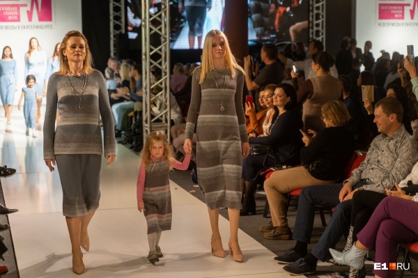 С закрытыми ртами и глазами, но в купальниках: самые яркие образы «Недели моды» в Екатеринбурге С закрытыми ртами и глазами, но в купальниках: самые яркие образы «Недели моды» в Екатеринбурге