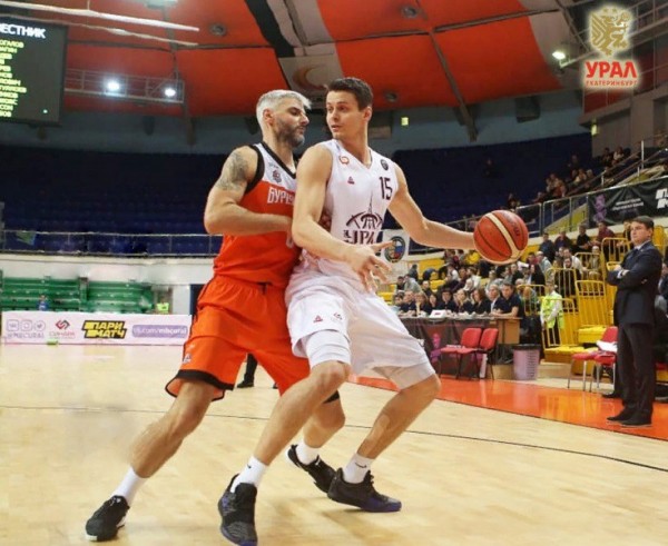 Баскетбол: разница в счёте между &laquo;Уралом&raquo; и &laquo;Буревестником&raquo; составила 10 очков