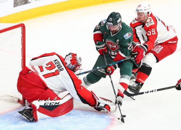 Хоккей: &laquo;Автомобилист&raquo; уступил лидеру Востока