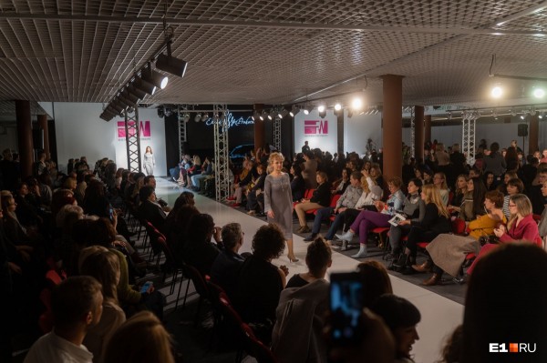 С закрытыми ртами и глазами, но в купальниках: самые яркие образы «Недели моды» в Екатеринбурге С закрытыми ртами и глазами, но в купальниках: самые яркие образы «Недели моды» в Екатеринбурге