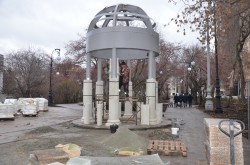 Власти Екатеринбурга контролируют ход благоустройства сквера у Оперного театра