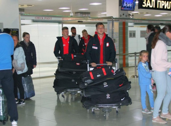 Сборной Польши по футболу пришлось лететь в Екатеринбург через Челябинск (ФОТО)