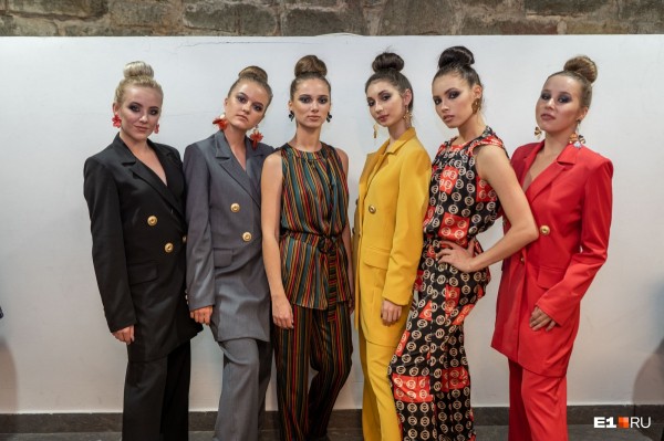 С закрытыми ртами и глазами, но в купальниках: самые яркие образы «Недели моды» в Екатеринбурге С закрытыми ртами и глазами, но в купальниках: самые яркие образы «Недели моды» в Екатеринбурге