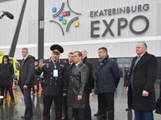 Медведев в Екатеринбурге осмотрел выставку &laquo;Дорога-2019&raquo;