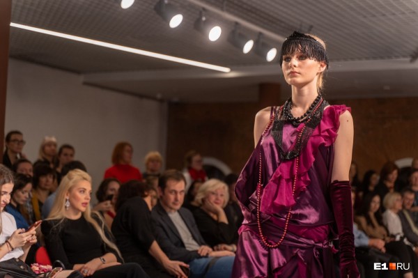 С закрытыми ртами и глазами, но в купальниках: самые яркие образы «Недели моды» в Екатеринбурге С закрытыми ртами и глазами, но в купальниках: самые яркие образы «Недели моды» в Екатеринбурге