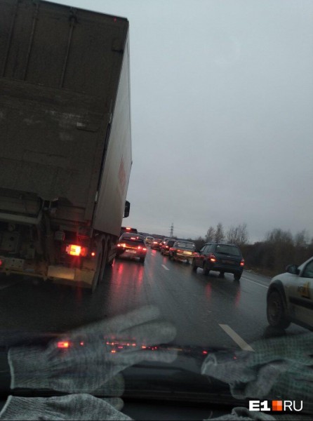 Ледяной апокалипсис: из-за гололеда в Екатеринбурге случились десятки ДТП и не могут сесть самолеты