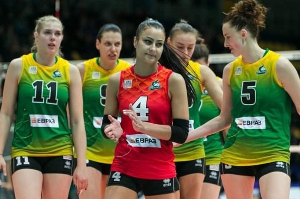 Волейбол: «Уралочка» победила действующего чемпиона России Волейбол: «Уралочка» победила действующего чемпиона России