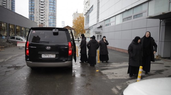 В Екатеринбурге проходит общегородской опрос по выбору площадки под храм Екатерины (онлайн-трансляция)