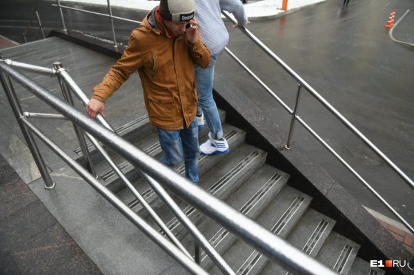 Ледяной апокалипсис: из-за гололеда в Екатеринбурге случились десятки ДТП и не могут сесть самолеты