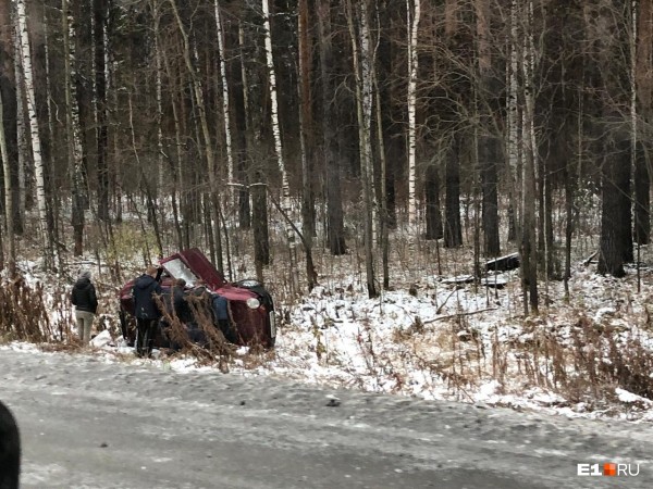 Ледяной апокалипсис: из-за гололеда в Екатеринбурге случились десятки ДТП и не могут сесть самолеты