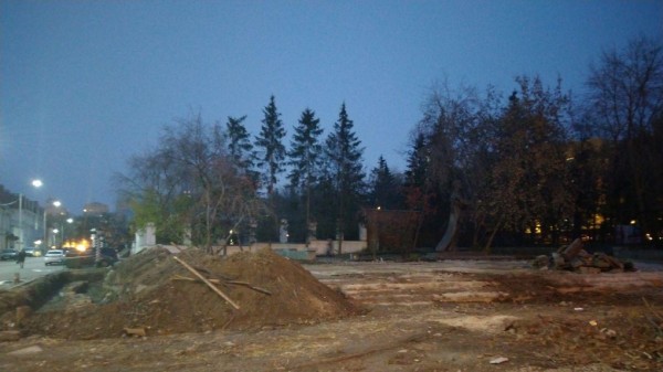 Не тронули только Пушкина: посмотрите, как раскурочили и перекопали площадь в Литературном квартале Не тронули только Пушкина: посмотрите, как раскурочили и перекопали площадь в Литературном квартале