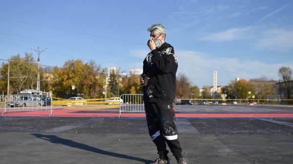 Покрас Лампас приехал в Екатеринбург перерисовывать супрематический некрест