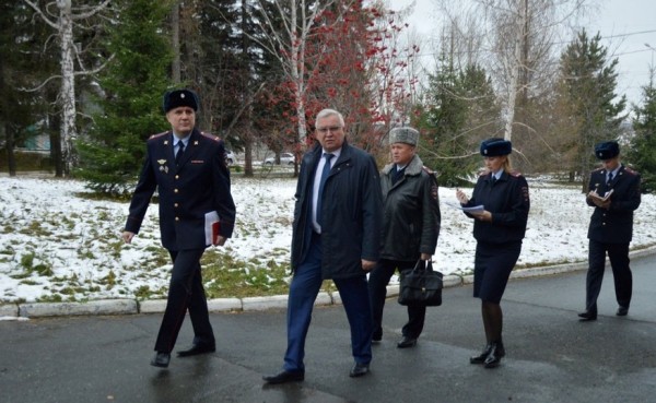 Генерал Мешков приказал снизить кривую подростковой преступности на Среднем Урале Генерал Мешков приказал снизить кривую подростковой преступности на Среднем Урале