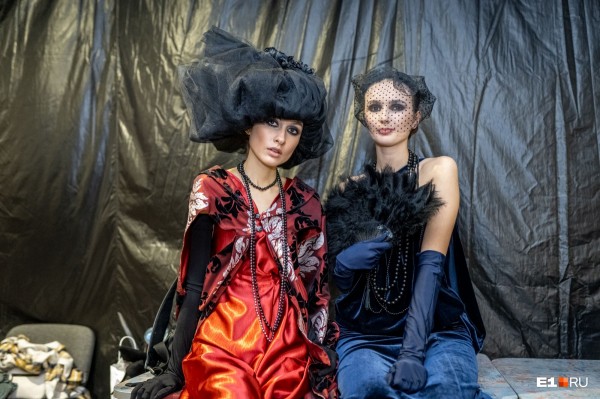 С закрытыми ртами и глазами, но в купальниках: самые яркие образы «Недели моды» в Екатеринбурге С закрытыми ртами и глазами, но в купальниках: самые яркие образы «Недели моды» в Екатеринбурге