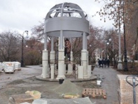 Подрядчик благоустройства сквера у Оперного театра исправит недочеты за свой счет