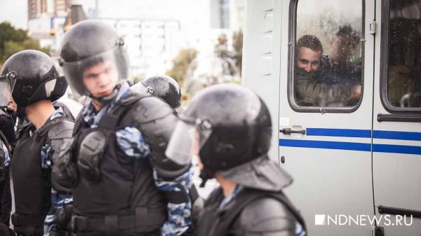 Оцепление, ОМОН и задержание горожан: акция сторонников Навального в Екатеринбурге (ФОТО, ВИДЕО)