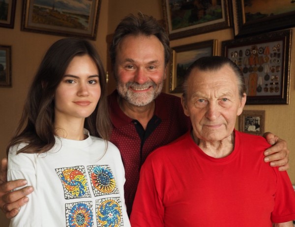 Яблочко от яблоньки: династия художников участвует в проекте музея гигиены