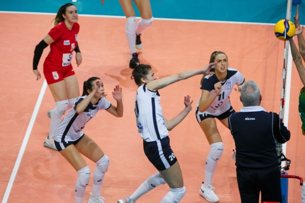 Волейбол: &laquo;Уралочка&raquo; впервые со старта сезона проиграла в чемпионате России