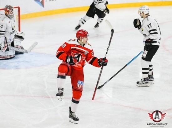 "Автомобилист" в концовке игры одерживает победу в "уральском дерби"