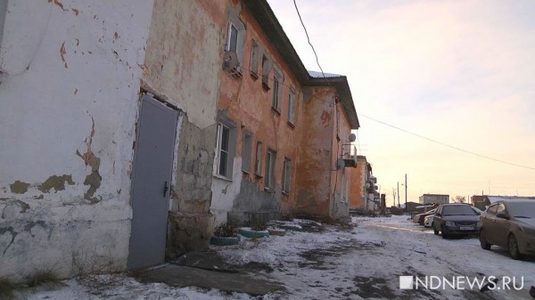 «Через крышу к нам в квартиру падают голуби» – жителям аварийных домов придется подождать расселения еще пару лет (ФОТО, ВИДЕО)