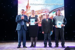 Городские власти поздравили дорожных и транспортных работников