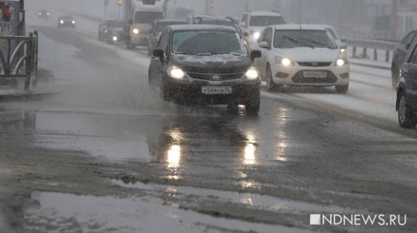 На Юго-Западе перекресток залило фекалиями из засорившейся канализации (ФОТО, ВИДЕО)