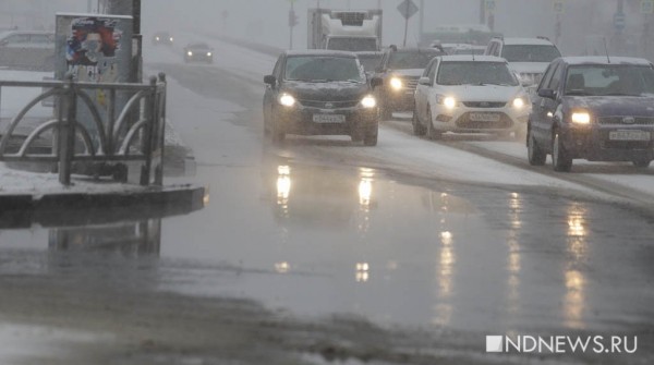 На Юго-Западе перекресток залило фекалиями из засорившейся канализации (ФОТО, ВИДЕО)