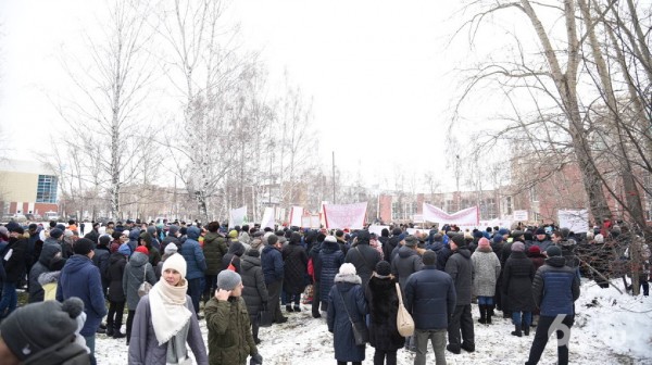 Протест против мусорного полигона в Сысерти отличается от любого другого митинга в Екатеринбурге Протест против мусорного полигона в Сысерти отличается от любого другого митинга в Екатеринбурге