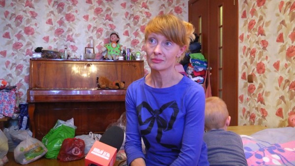 «Я тебе сейчас колено прострелю», – многодетную семью со скандалом выселили из квартиры из-за невыплаты ипотеки (ФОТО, ВИДЕО)