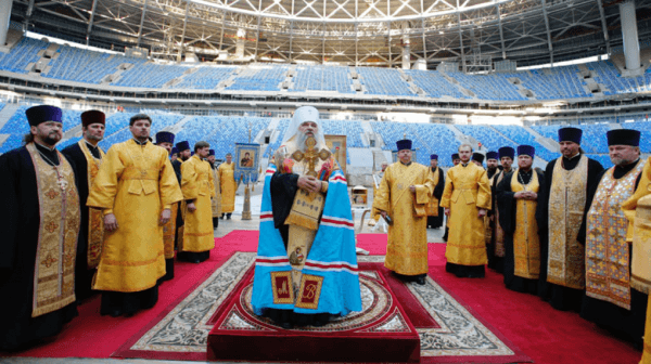 С божьей помощью: достроить стадион, устранить аварию и еще три необычные темы молебнов в России С божьей помощью: достроить стадион, устранить аварию и еще три необычные темы молебнов в России