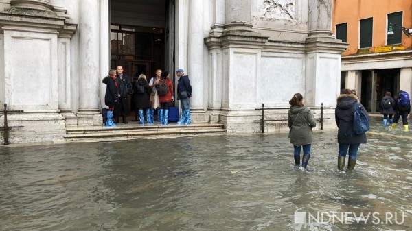 В Венецию пришло новое наводнение, площадь Святого Марка закрыта для туристов (ФОТО, ВИДЕО)