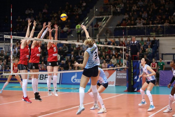 Волейбол: «Уралочка» победила «Динамо-Казань»